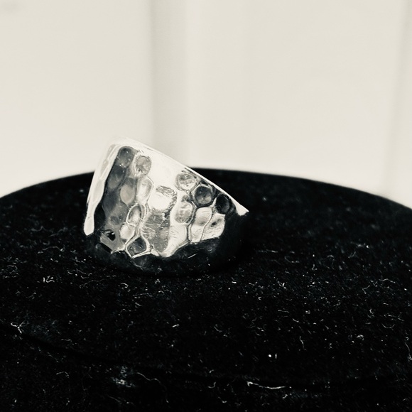 Silver ring - Picture 2 of 3
